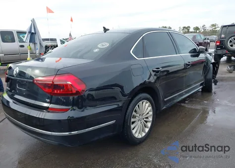 2017 Volkswagen Passat 1.8T Se z USA, uszkodzony, nr VIN 1VWBT7A35HC018910